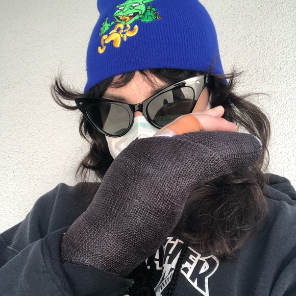 Meet your Posher, Anna ☕️🍒🌲🦉🪵 - Picture 2 of 5